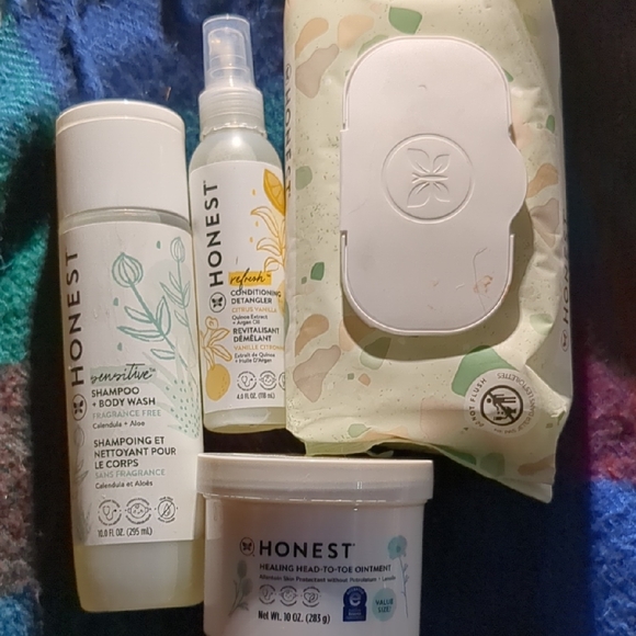 The Honest Company Other - HONEST SENSITIVE SKIN SHAMPOO/BODY WASH OINTMENT WIPES DETANGLER